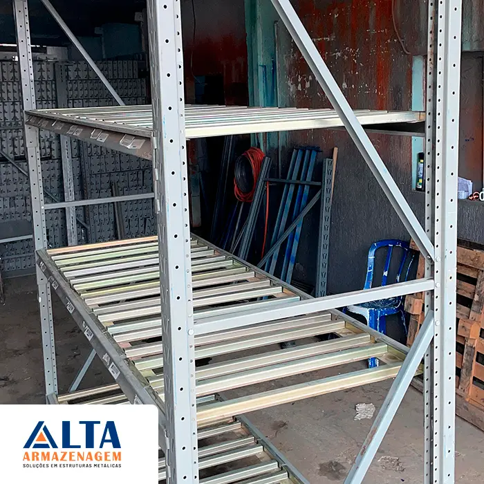 Distribuição de sistemas porta pallets