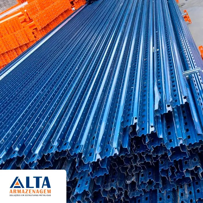 estantes metálicas resistentes profissional