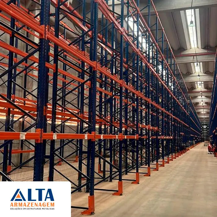 Implementação profissional de porta pallets