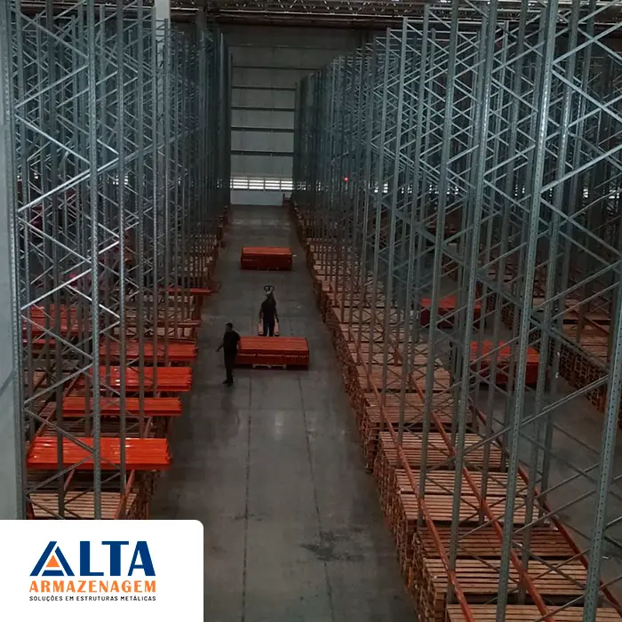 Montagem de prateleiras de pallets